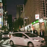 新橋の夜を歩く