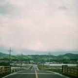萌葱色の山に向かって