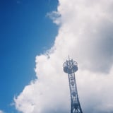 電波塔と夏空