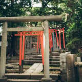 秋晴れの鳥居