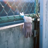 人は何故そこに手袋を置いてゆくのか