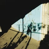 写真は光と影、って言うじゃないですか。なので。