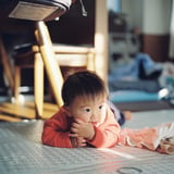 見つめる