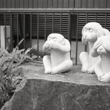 みざるいわざるきかざる