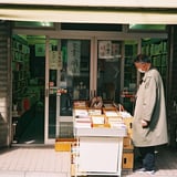 店先にて