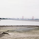 かつて飛行機のエンジン音が響いていた、しずかな海
