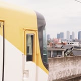 名駅のビル群と近鉄特急