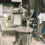 祠と井戸