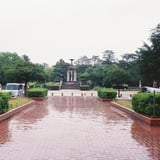 雨の鶴舞公園を歩く