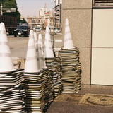 カラーコーンの背比べ