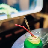 金魚鉢に入ったクリームソーダ