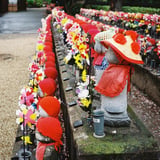 千躰子育地蔵尊