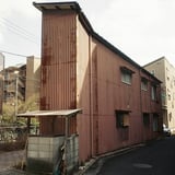 薄い家
