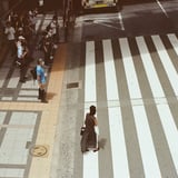 おっと、渡るのはまだ早いですよ！