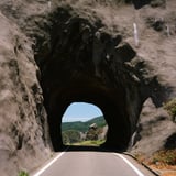 トンネルを抜けると