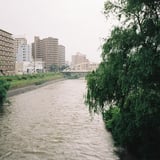 雨の開運橋