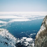 オホーツク海の青さ