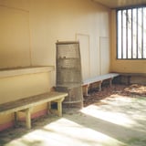 廃駅に溢れる光