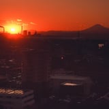 木更津から望む富士山 – 遠くにそびえる日本の象徴 - II 🏔️🌆