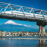 静岡の瞬間 – 富士山と新幹線
