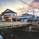 佐原の街を走る列車