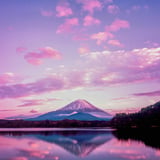 夕暮れの精進湖 – 静寂に包まれた湖畔 🌅🏔️