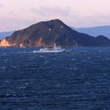 神島と巡視船