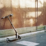 放置されたキックボード