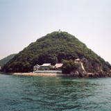 海から見る阿伏兎観音