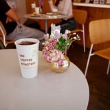 カフェで紫陽花