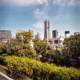 住宅地から眺めるランドマークタワー