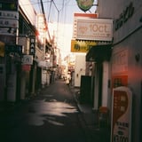 飲み屋街の休息