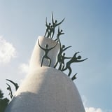 岡本太郎　母の塔