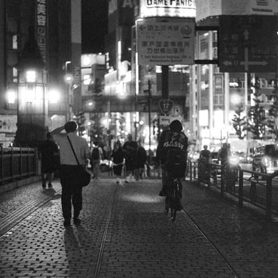万世橋の上で