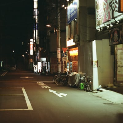 早朝の秋葉原にて