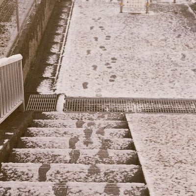 雪の階段