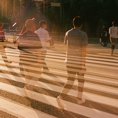 行き交う人にサンキュー