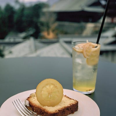 瀬戸内レモンのケーキとレモンスカッシュ