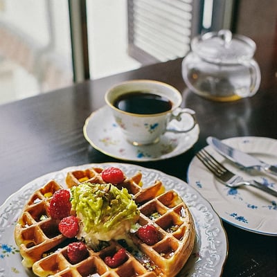 ピスタチオとベリーのアメリカンワッフル