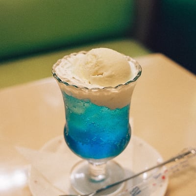 青いクリームソーダ