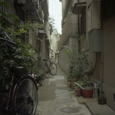 路地裏の自転車