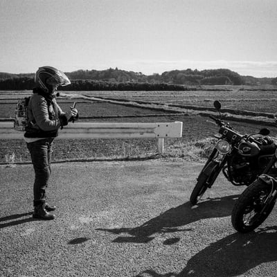 畑でバイク撮影