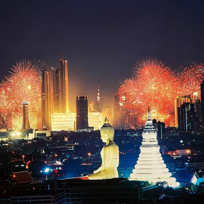 ロイクラトンの夜に輝くワット・パクナム 🎆🏯