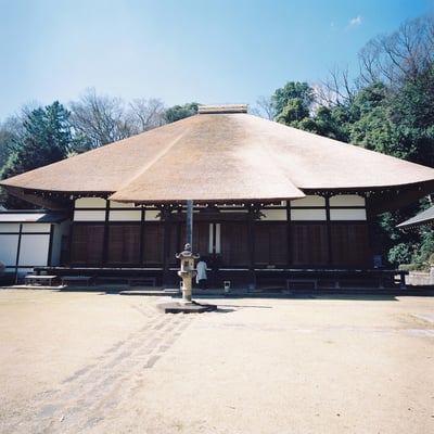 西方寺の藁葺き屋根