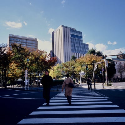 シルクセンター前