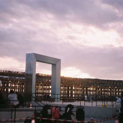 群衆は廻る