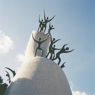 岡本太郎　母の塔
