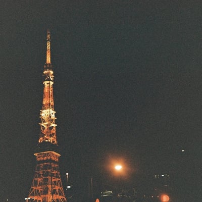 赤羽橋交差点から望む東京タワー