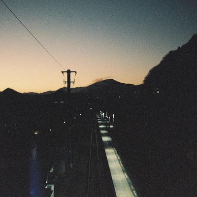 山並みと日没