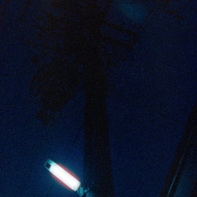 闇夜を照らす